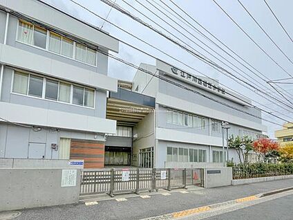 江戸川区立松江小学校 500m (徒歩7分)