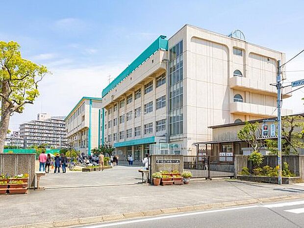 市川市立南行徳中学校（約1,700m）