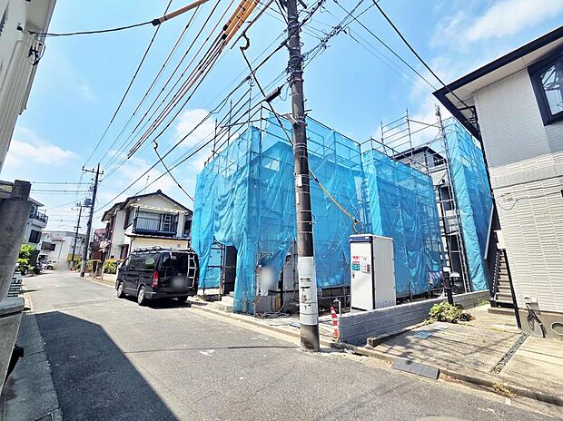 【前面道路含む現地写真】≪内覧以外にも資金計画やライフプランに寄り添ったご提案をいたします♪≫南側道路に面しているので陽当たり良好です♪