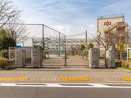 足立区立第十四中学校 450m(徒歩6分)