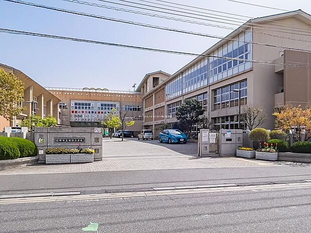 三郷市立新和小学校(約850m)
