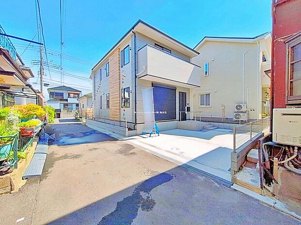 【前面道路含む現地写真】≪内覧以外にも資金計画やライフプランに寄り添ったご提案をいたします♪≫消防署や警察署など防災拠点となる建物に求められる最も高い耐震性能を持つ住宅基準で、震度7ほどの地震にも耐えられる安心の設計です♪