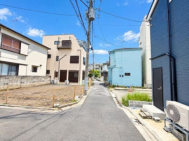 【前面道路含む現地写真】≪内覧以外にも資金計画やライフプランに寄り添ったご提案をいたします♪≫当日のご見学予約も承ります。同じものは２つとない「夢のマイホーム」との出会いが待っているかもしれません。