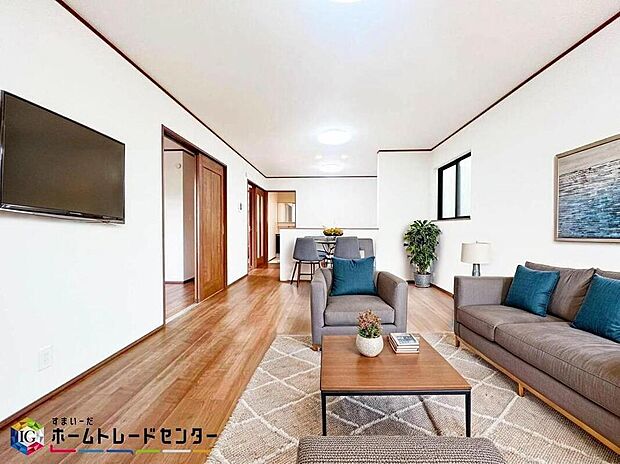 家族みんなが揃う場所だからこそ一番に陽当たりを考慮し明るくゆったりとくつろげる場所として設計しております。※こちらはCGで画像生成したイメージ画像になります。家具などは付いておりません。