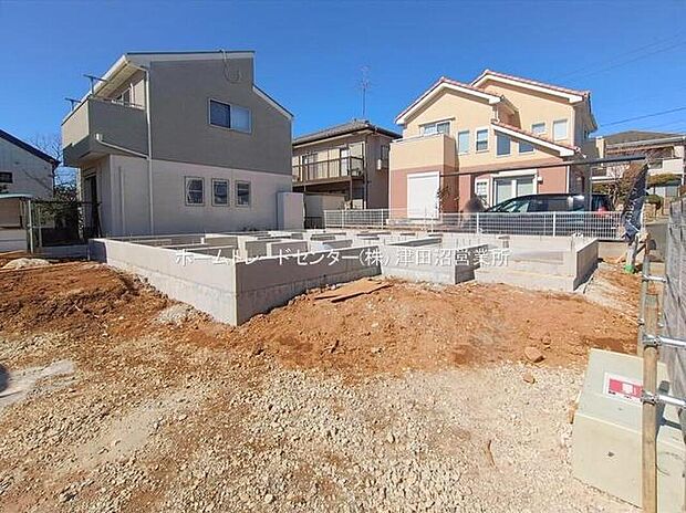 美しい緑と良好な住環境が守られてきたこの街に、新築戸建てが誕生致します。穏やかな空気の流れる落ち着いた住環境です。ぜひ、現地へ足をお運びいただき実際の環境・陽当たりをご確認下さいませ♪