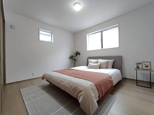 マンションと違い部屋数が多いのが戸建てのメリットです。ご家族が増えたことで手狭に感じていた住まいも戸建てでは各居室プライバシーを保つことができます。住まいにゆとりが生まれ心もリラックスできます♪