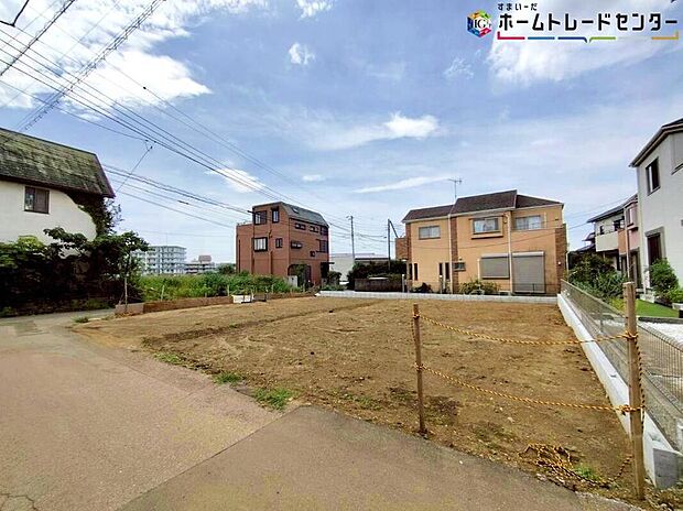 【施工例ご案内できます♪】
良好な住環境が守られてきたこの街に、新築戸建てが誕生します。穏やかな空気の流れる落ち着いた住環境です。
【現地2026年8月撮影】