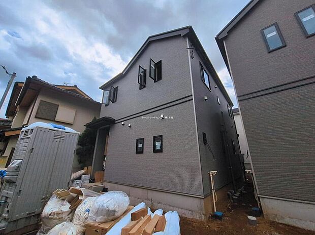 【現地外観写真】☆B号棟☆
美しい緑と良好な住環境が守られてきたこの街に、新築戸建てが誕生致しました。穏やかな空気の流れる落ち着いた住環境です。ぜひ、現地へ足をお運びいただき実際の環境・陽当たりをご確認下さいませ♪