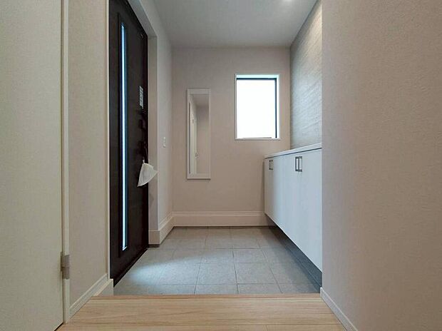 【玄関】散らかりがちな玄関もスッキリと保てる玄関収納は、家の中に入る時一番最初に目に付く場所だからこだわりたいですよね！