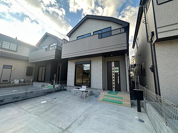 【 現地外観写真】◆耐震性能にこだわるお家です！お客様のすまいと安全を守る大切な住宅だからこそ、実際の建物の作りと安心感をぜひ現地にてご体感ください！ご見学予約受付です！