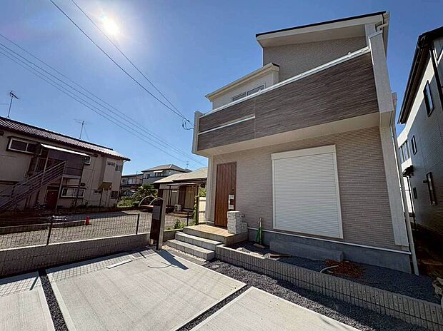 【現地外観写真】当物件のご案内につきましては、営業スタッフが丁寧に御対応します♪休日、お仕事帰りなど、ご都合に合わせていつでもご案内いたします♪周辺環境と併せて、実際に現地をご確認ください♪
