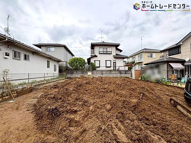 【現地外観写真】閑静な住宅地で子育て家族にピッタリ。毎日のお散歩も快適な緑に恵まれたエリアで、自然に包まれた穏やかな暮らしを実現するための、ゆとりある住環境が整っています。緑の潤いを感じながらホッと生活できそう。