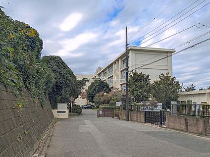 佐倉市立上志津中学校 850m(徒歩11分)