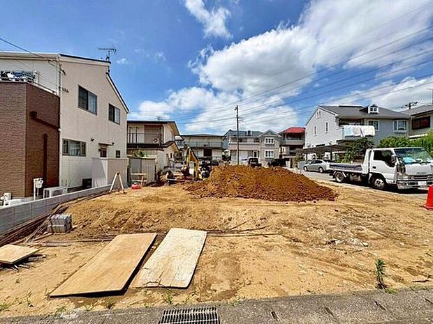 【現地外観写真】【施工例ご案内できます♪】 耐震性能に自信のある『飯田グループの家』!お客様を守る大切な住宅だからこそ、第3者の検査を受け安心して住んでいただける住宅を建てております。【7/10撮影】
