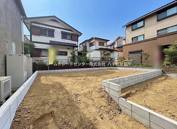 【現地外観写真】※現地造成中(2026年7月)良好な住環境が守られてきたこの街に、新築戸建てが誕生します。穏やかな空気の流れる落ち着いた住環境です。ぜひ、現地へ足をお運びいただき実際の環境・陽当たりをご確認下さいませ