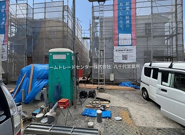 【現地外観写真】美しい緑と良好な住環境が守られてきたこの街に、新築戸建てが誕生致します。穏やかな空気の流れる落ち着いた住環境です。ぜひ、現地へ足をお運びいただき実際の環境・陽当たりをご確認下さいませ♪