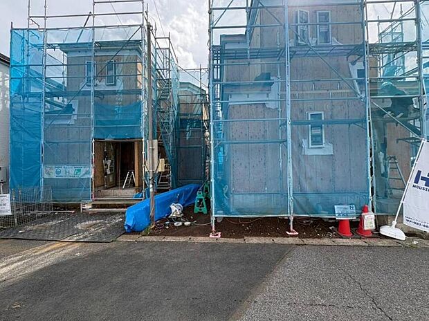 【現地外観写真】【施工例ご案内できます♪】
良好な住環境が守られてきたこの街に、新築戸建てが誕生します。穏やかな空気の流れる落ち着いた住環境です。