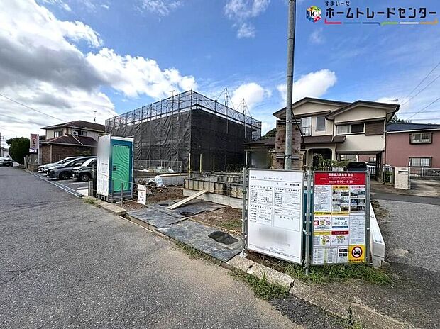 【前面道路含む現地写真】【当物件につきましては、営業スタッフがご案内いたします♪】前面道路は広々6m！駐車もラクラクできます！