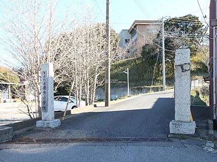 栄町立安食小学校 300ｍ(徒歩4分)