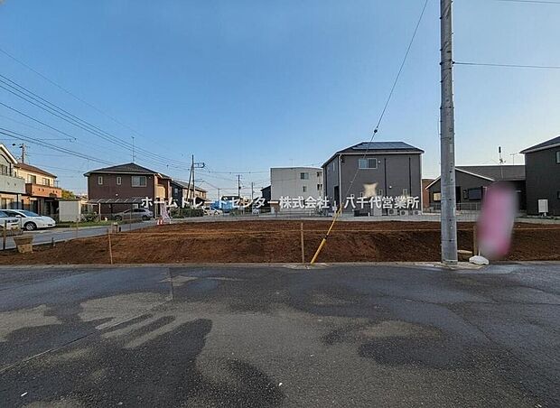 【前面道路含む現地写真】この風景が暮らしの一部に。毎日がイキイキと笑顔溢れる暮らしの始まりです♪ぜひ一度この見晴らしを体感してみませんか♪ご都合の良い時 自由に外観ご覧になれます。ご内見ご希望の際はぜひお気軽にご連絡下さい♪