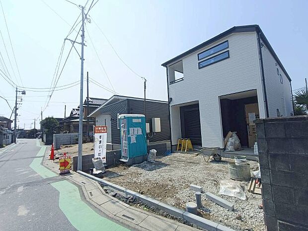 前面道路含む現地写真です