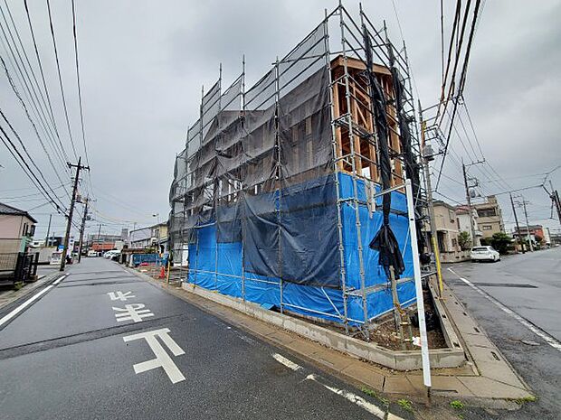 前面道路含む現地写真です