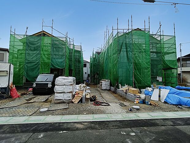 前面道路含む現地写真です