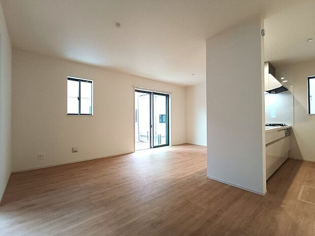 1階にあるLDKは15.5帖の空間となります