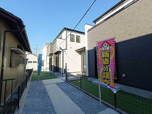 前面道路含む現地写真です