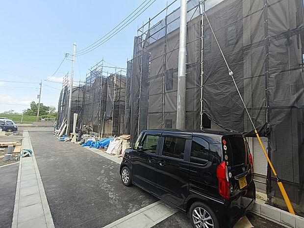 前面道路含む現地写真です