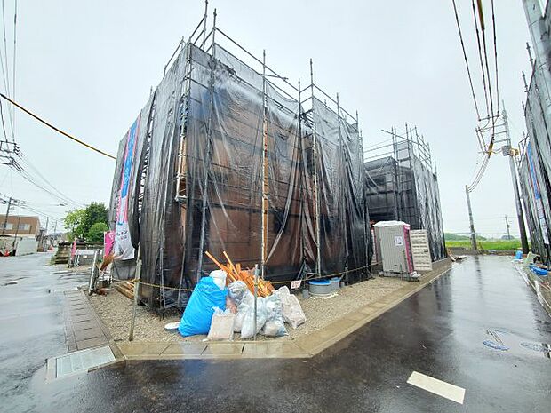 前面道路含む現地写真です