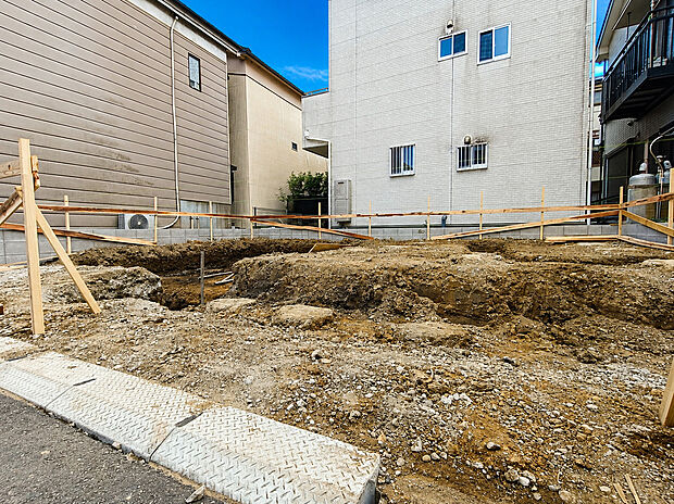 完成が楽しみな新築戸建。建築中だからこそ工事の進捗を確認でき、完成後の暮らしをイメージしながらご検討いただけます。