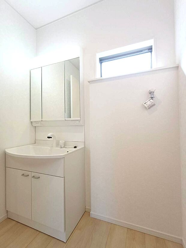 【洗面】収納もあり、スッキリと見映えの良い空間になっています