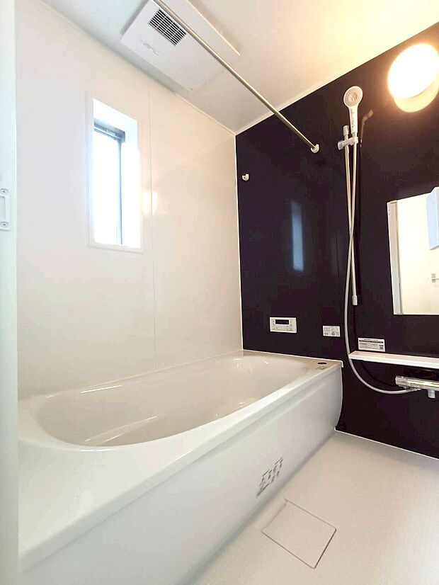 【風呂】1坪タイプのゆったりとした浴室。毎日の疲れをしっかりと癒されます