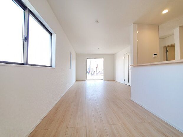 【居間・リビング】こちらのリビングで趣味の時間をお楽しみください