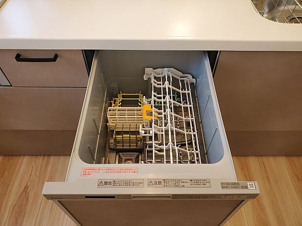 【キッチン】お手入れのしやすいシステムキッチンです
