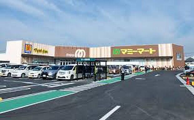 マミーマート 八潮伊草店（約682m）