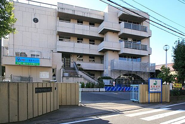 三郷市立早稲田小学校（約612m）