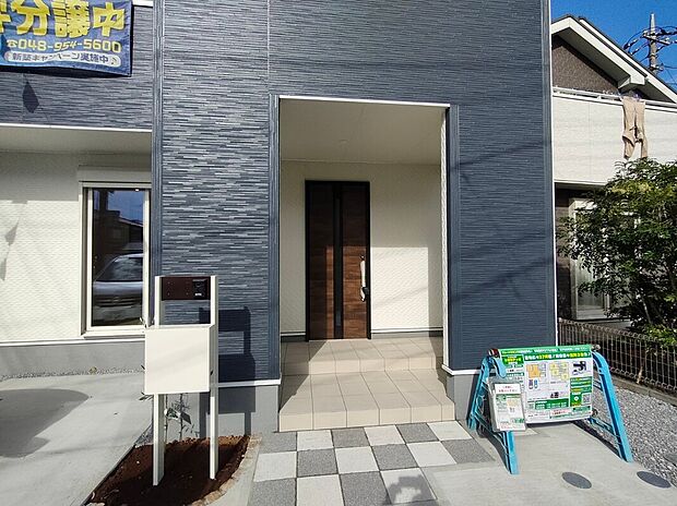 【玄関】掲載写真は施工例です。現地の状況や完成イメージ、周辺施設の使いやすさもあわせてご説明いたします。