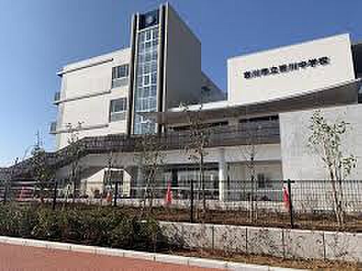 吉川市立吉川中学校(約1,331m)