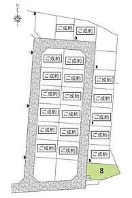 静かな生活道路に面した、安心の住まい。車の往来が少なく、小さなお子さまがいるご家族にも優しい、穏やかな環境が整っています。 