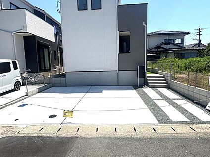 ２号棟外観(4)カースペース