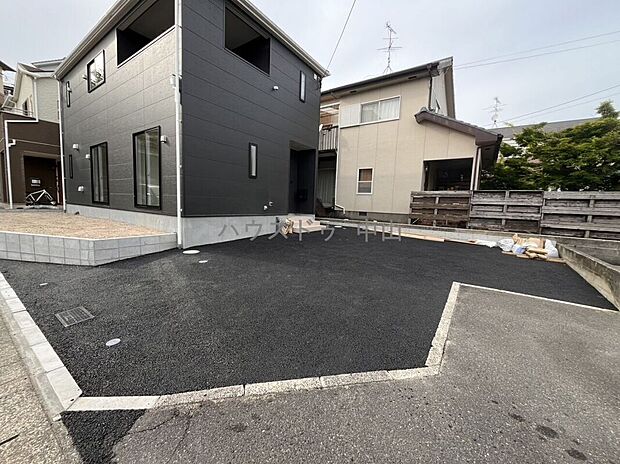 \堂々とした佇まいの新築戸建/
洗練された外観デザインが街並みに映える一邸。住まうご家族の誇りとなる、美しさと安心感を兼ね備えた住まいです。