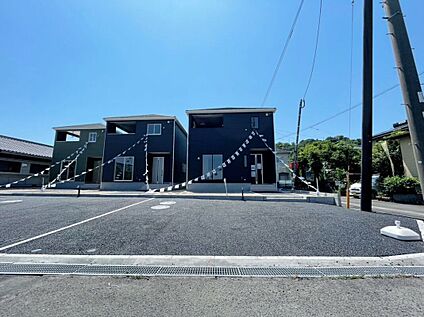 ＼ゆとりの駐車スペース3台分／