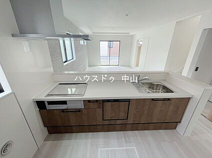＼家族との会話が弾むキッチン／