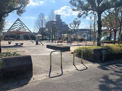 島ノ前公園 930ｍ(徒歩10分)