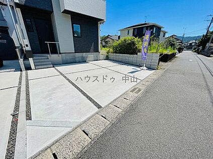 ＼駐車2台可能のゆとりスペース／