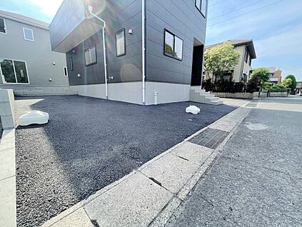 ＼駐車2台可能のゆとりスペース／