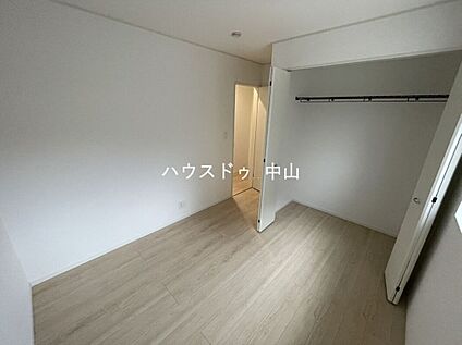 \暮らしにフィットする洋室/