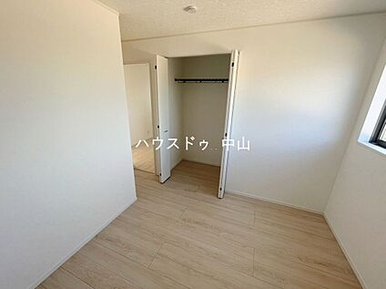 ＼家族の成長に寄り添う2階洋室／
